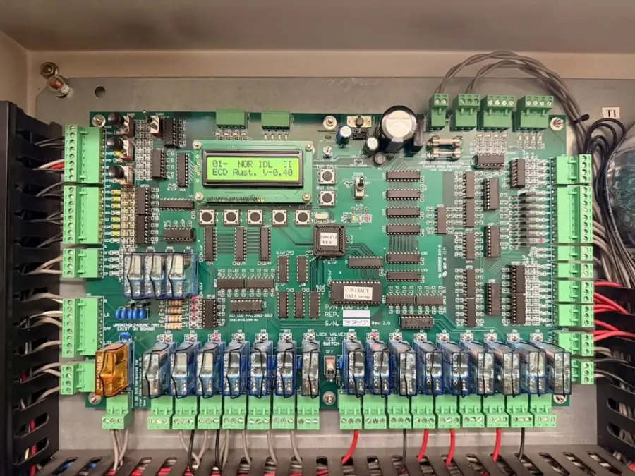 A newer microprocessor lift control board